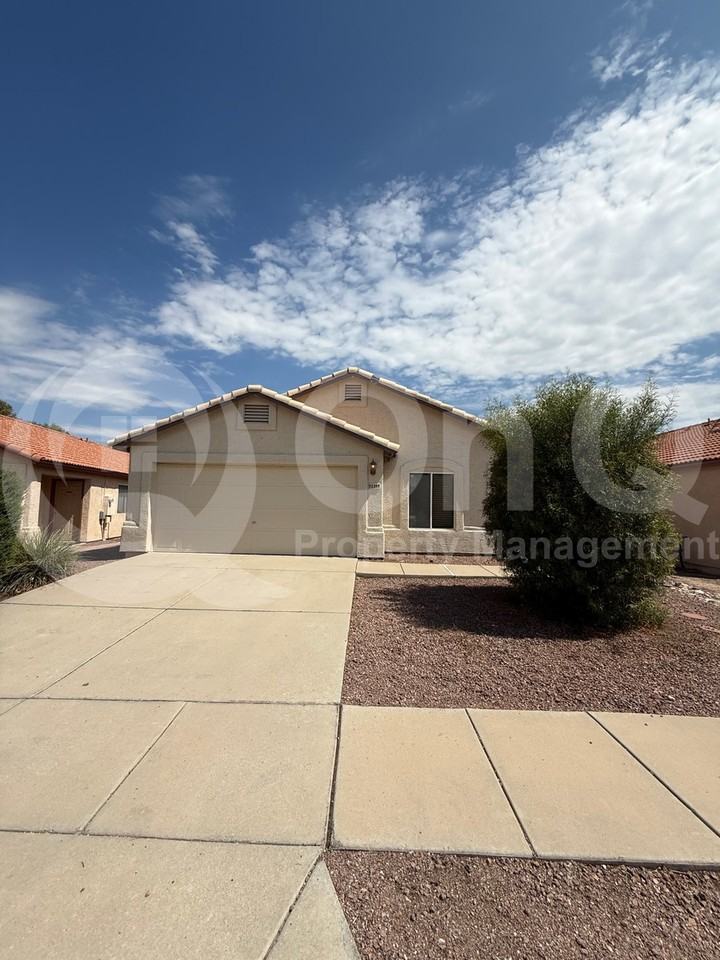 2396 W Silverbell Tree Dr - Photo 2 of 25