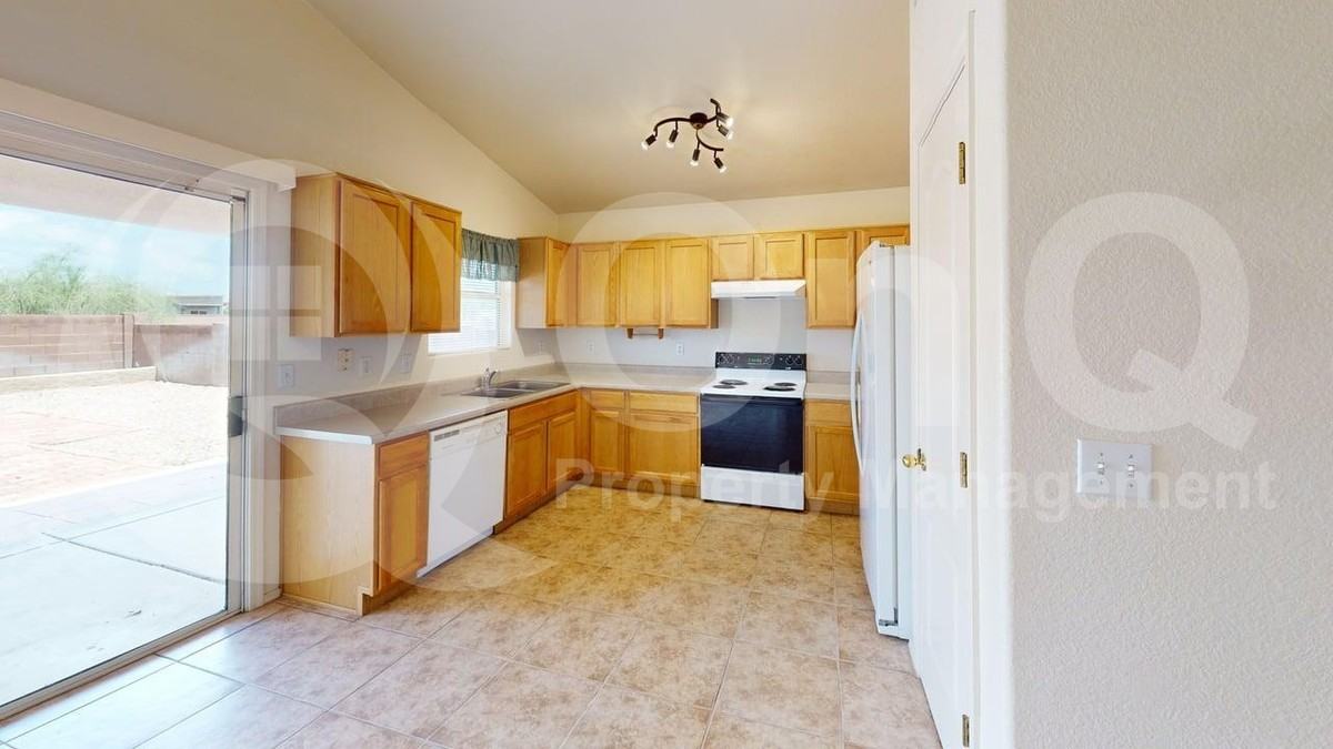 2396 W Silverbell Tree Dr - Photo 6 of 25