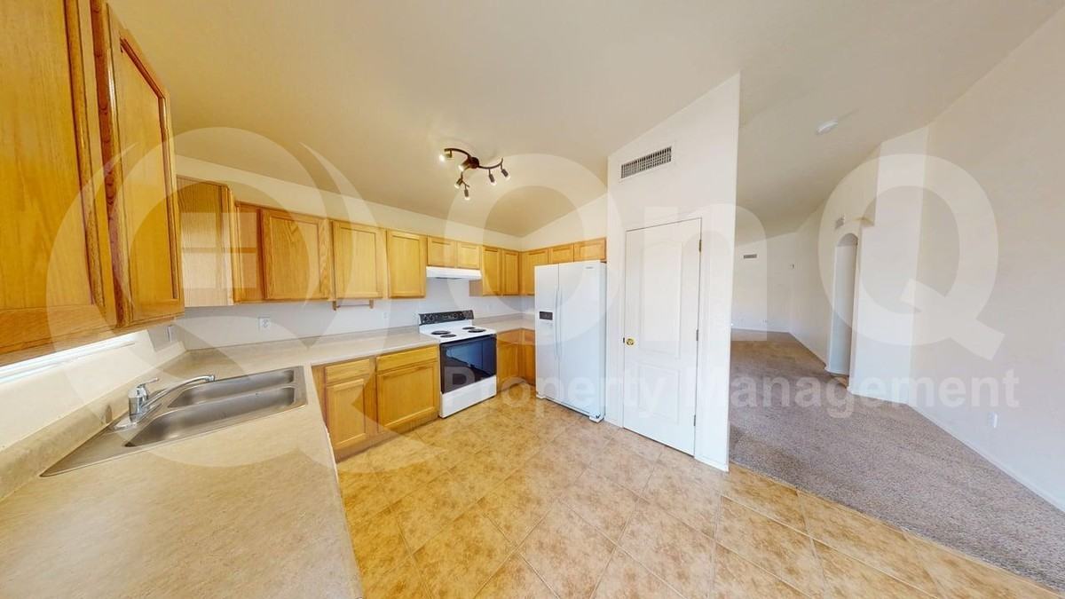 2396 W Silverbell Tree Dr - Photo 7 of 25
