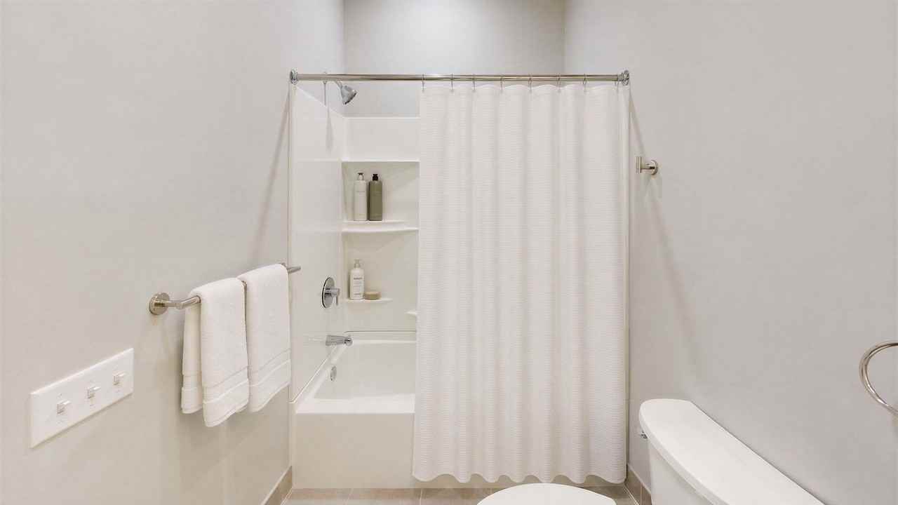 Founders Square — New Luxury Apartments in a Walkable Downtown - Photo 7 of 12