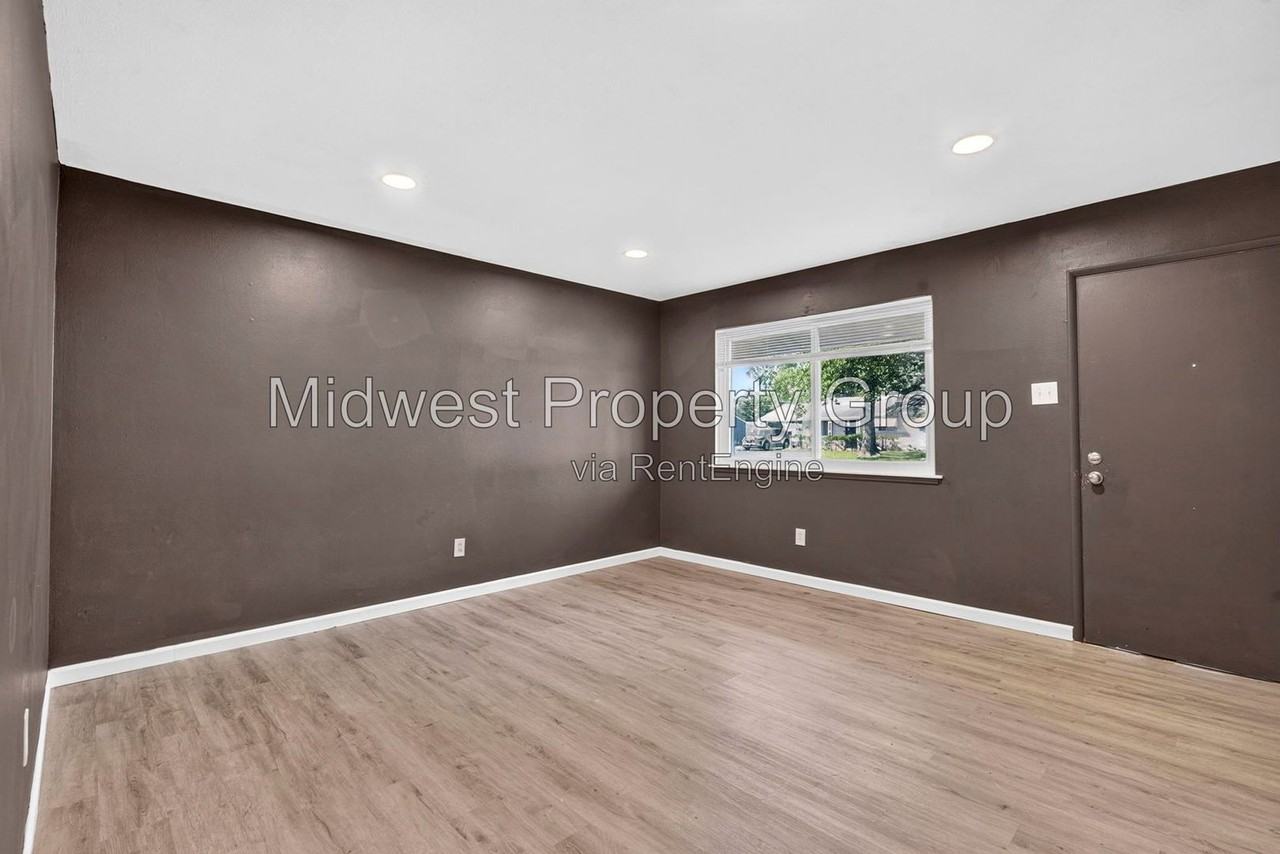 690 Central Pkwy - Photo 2 of 22