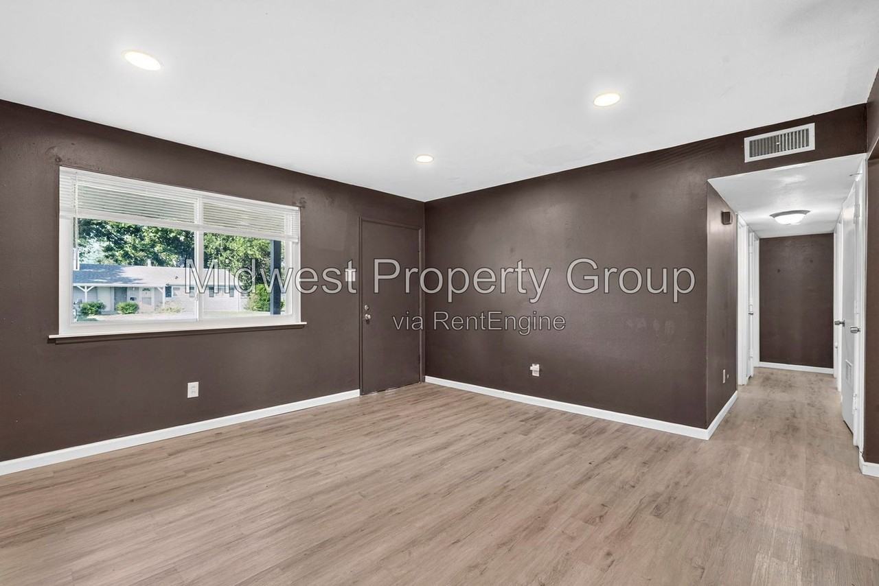 690 Central Pkwy - Photo 3 of 22