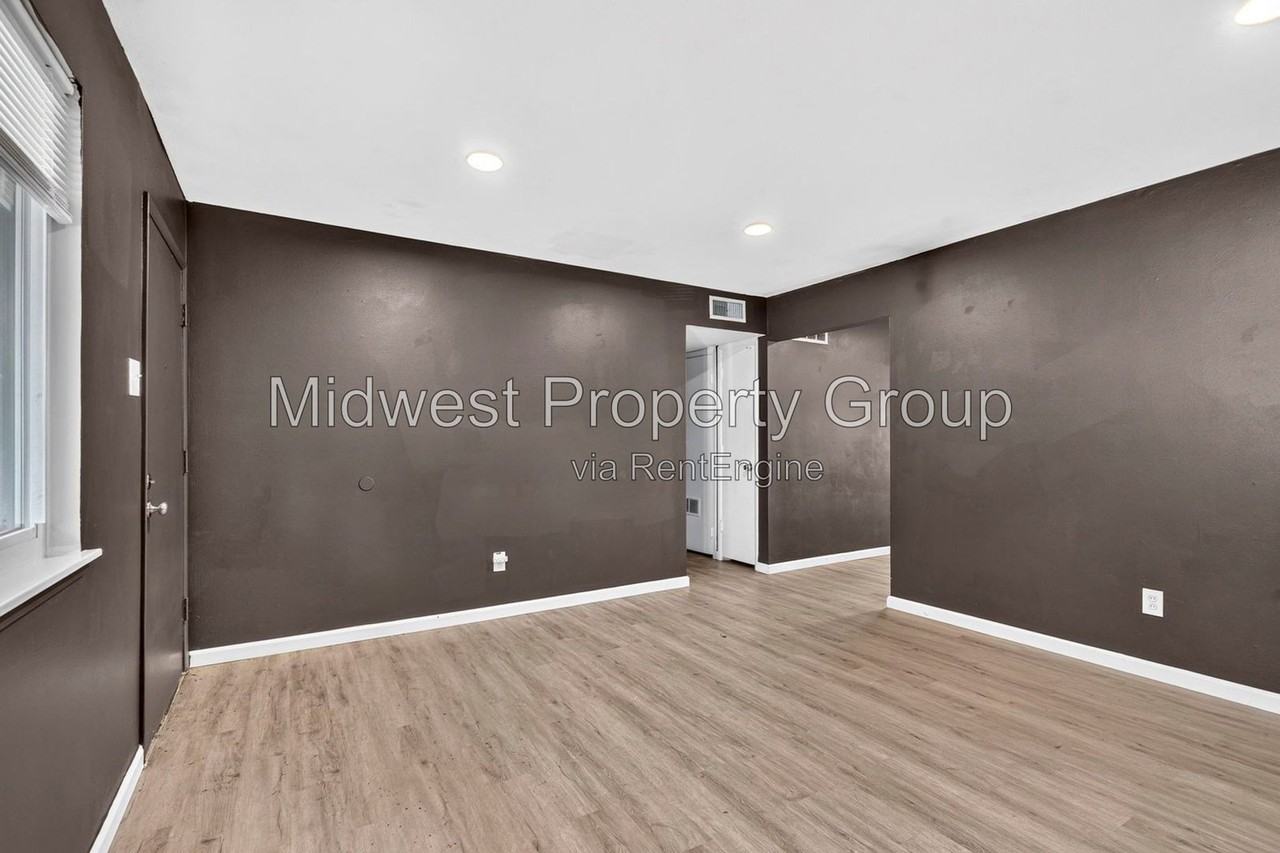 690 Central Pkwy - Photo 4 of 22