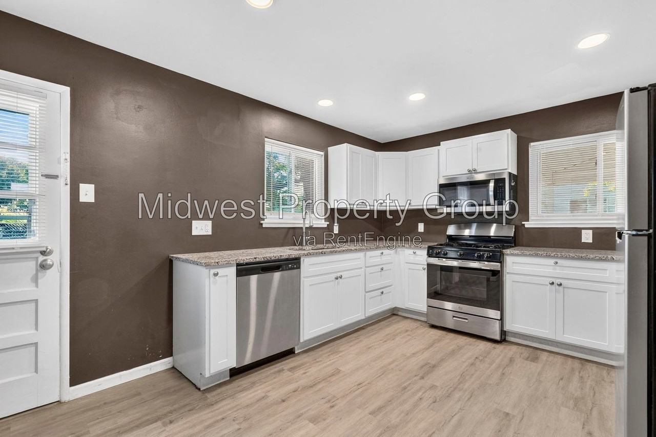 690 Central Pkwy - Photo 5 of 22