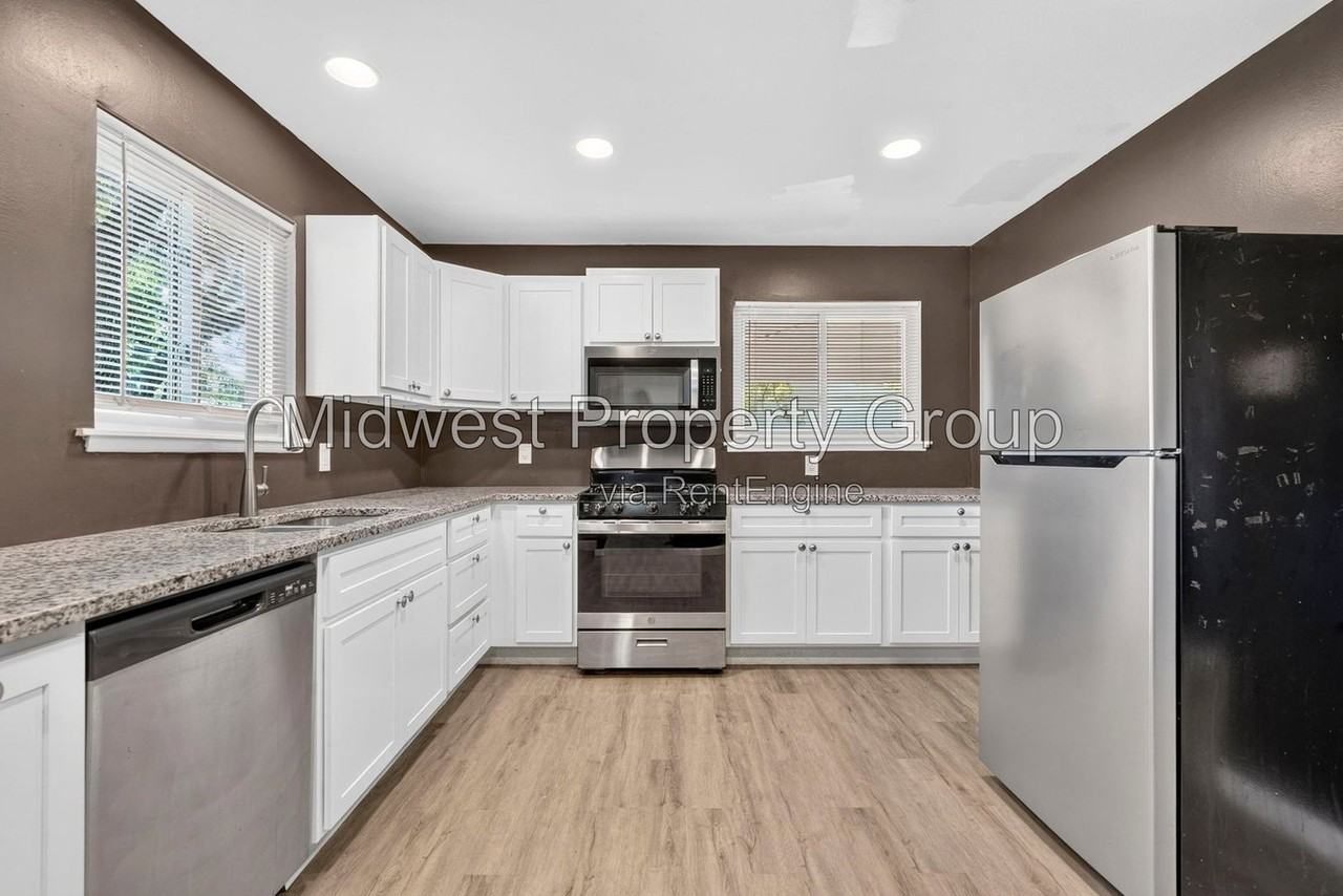 690 Central Pkwy - Photo 6 of 22