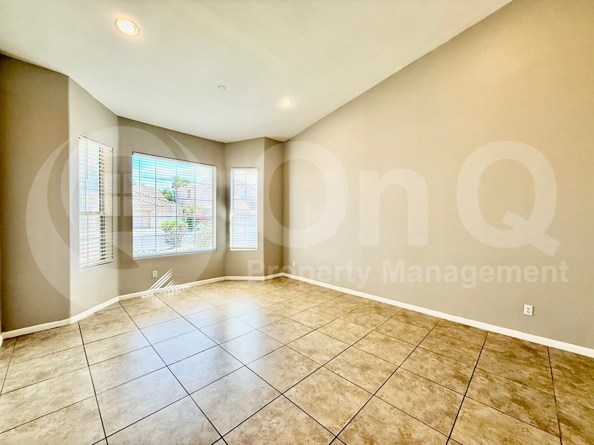 11130 W Dana Ln - Photo 3 of 27