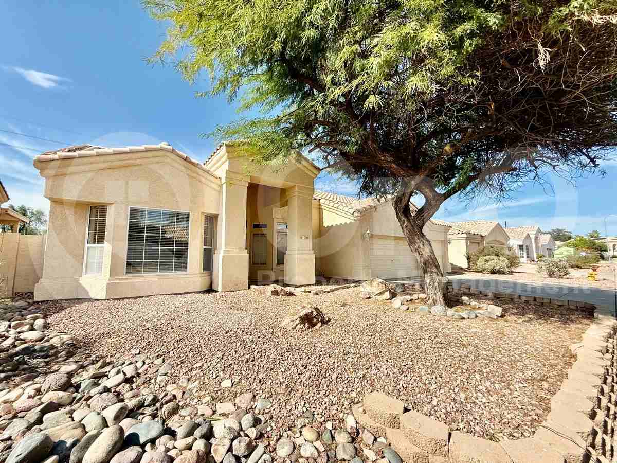 11130 W Dana Ln - Photo 4 of 27