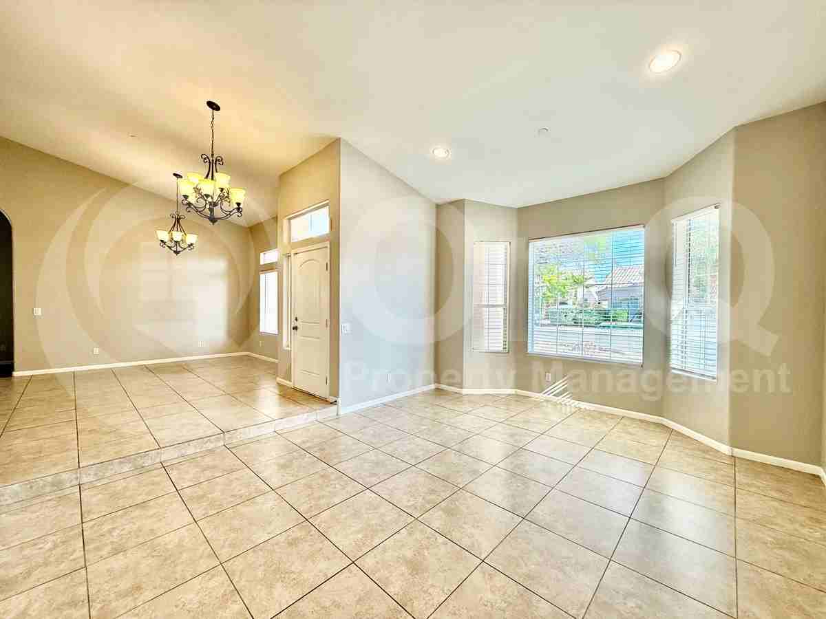 11130 W Dana Ln - Photo 5 of 27