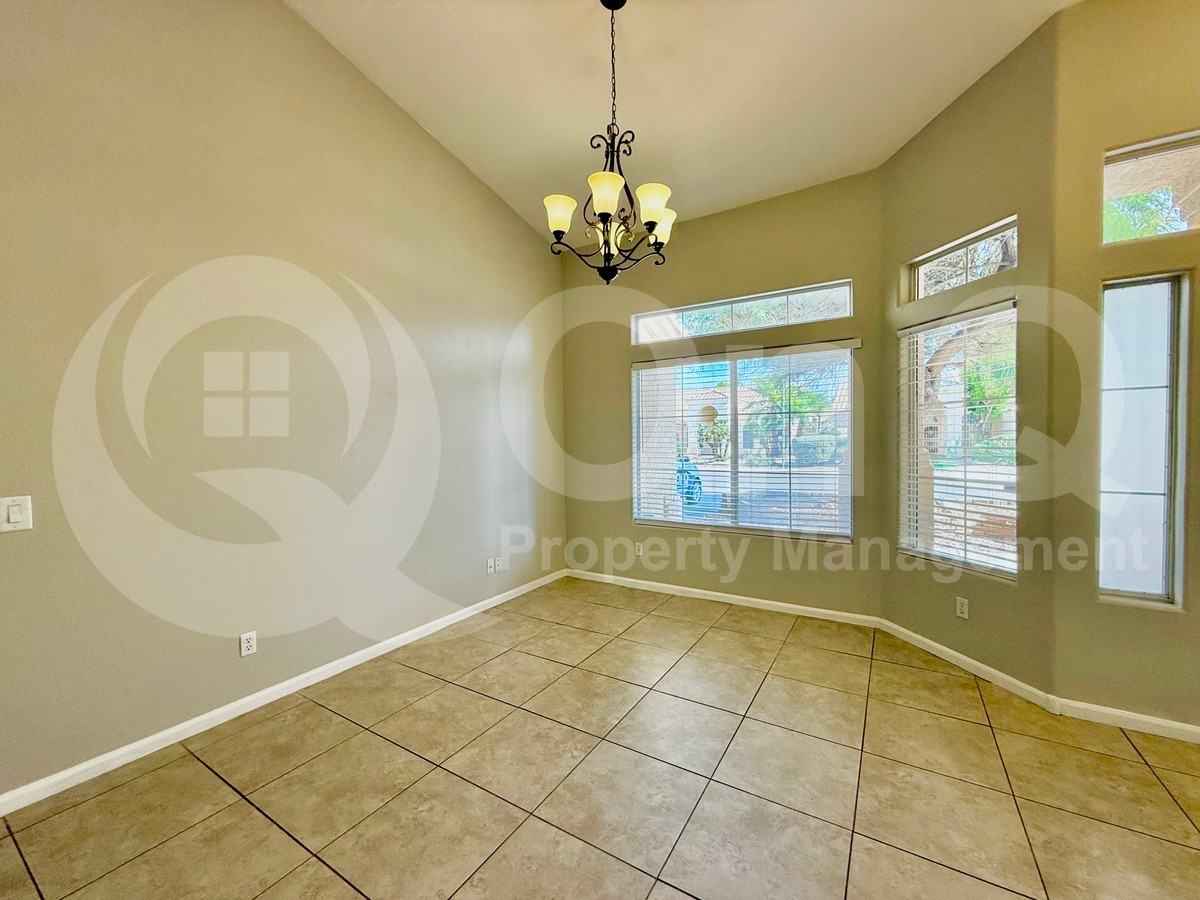 11130 W Dana Ln - Photo 6 of 27
