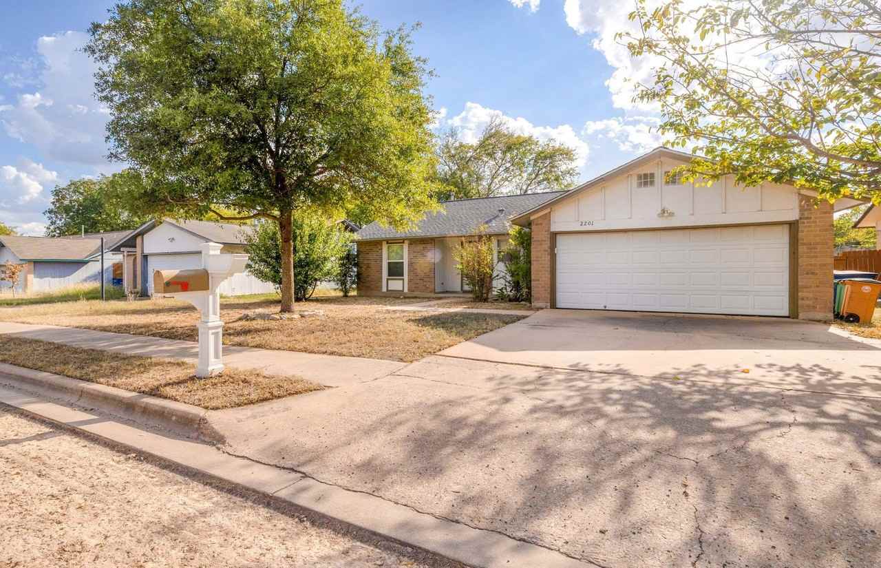 2201 Singletree Ave - Photo 3 of 40