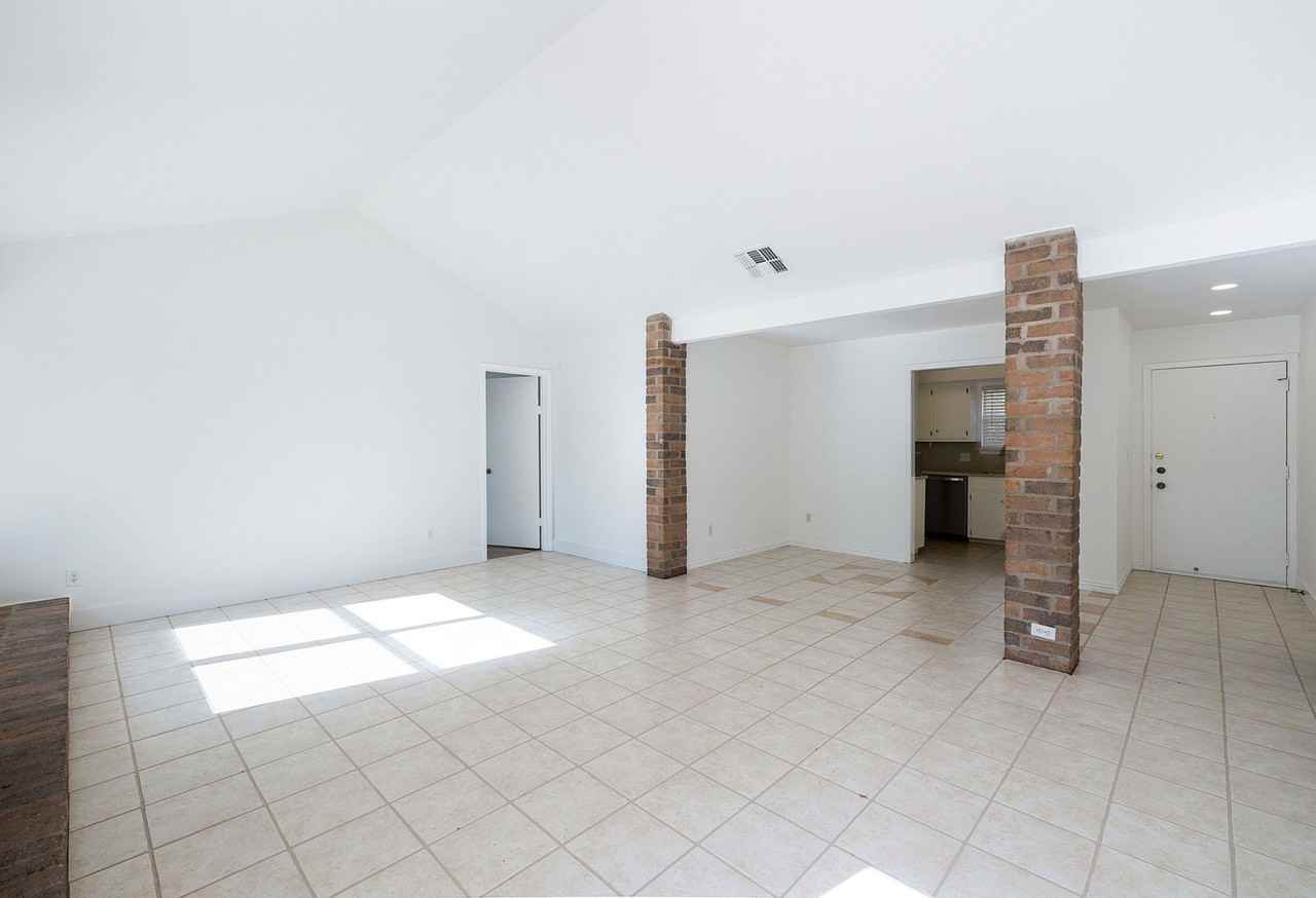 2201 Singletree Ave - Photo 4 of 40