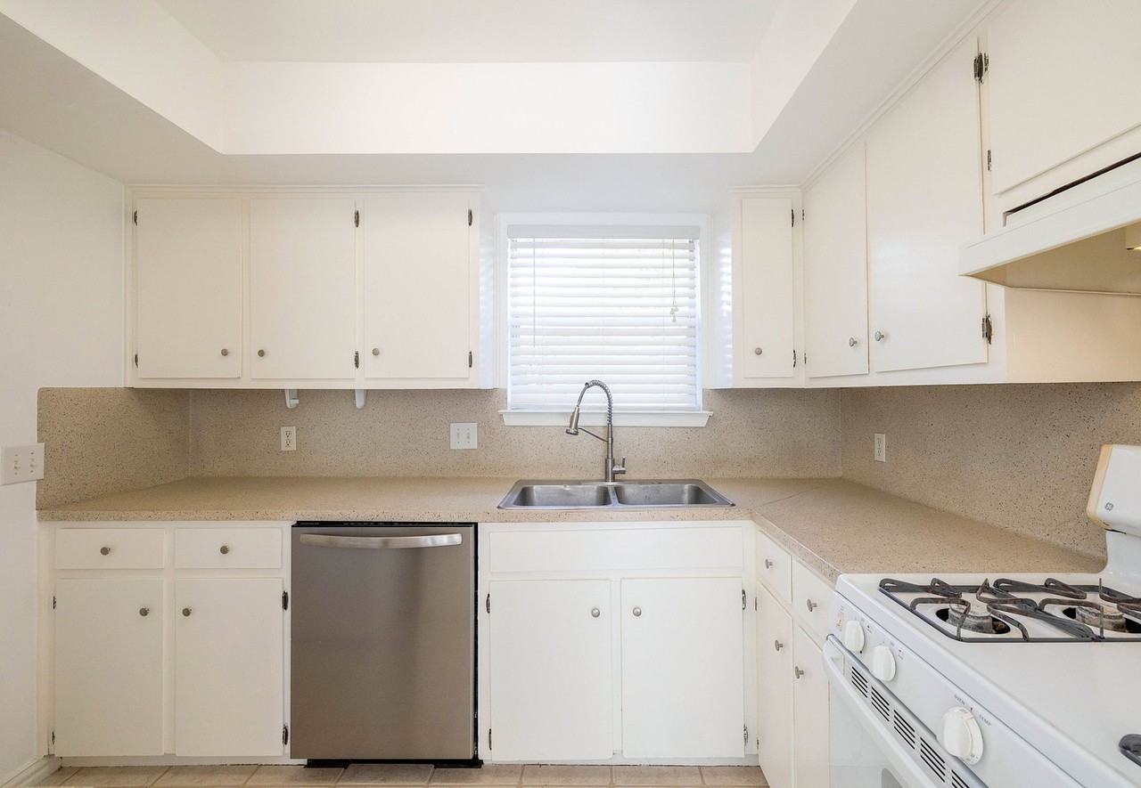 2201 Singletree Ave - Photo 6 of 40