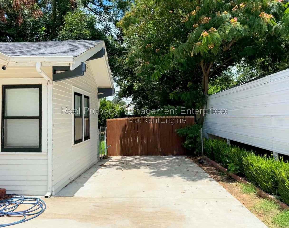 2009 Nw 12th St - Photo 3 of 31