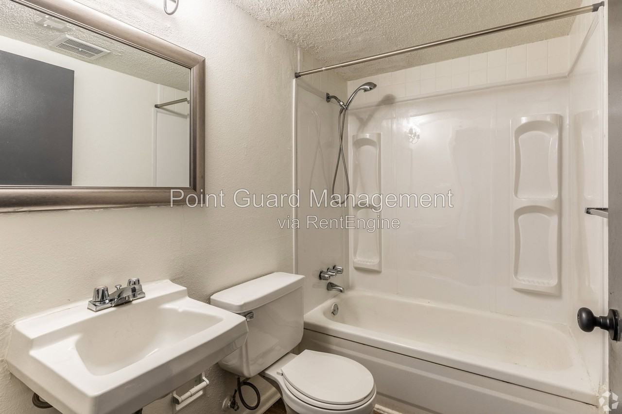 1412 Cambridge Pl #1412-23 - Photo 4 of 15