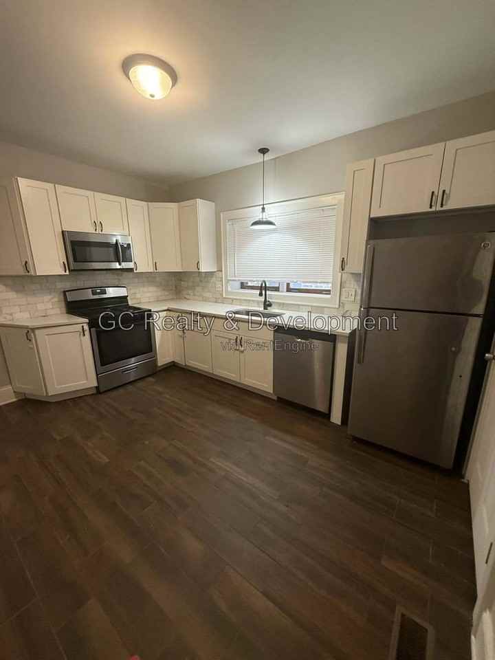 2326 W 25th St #1 - Photo 2 of 17