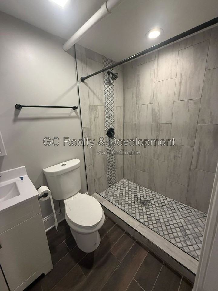2326 W 25th St #1 - Photo 5 of 17