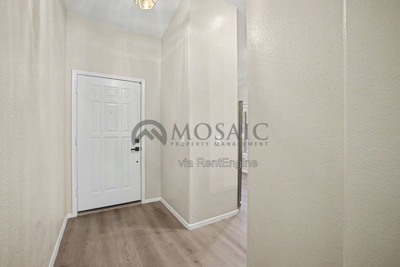 2033 E Willow Wick Rd - Photo 7 of 31