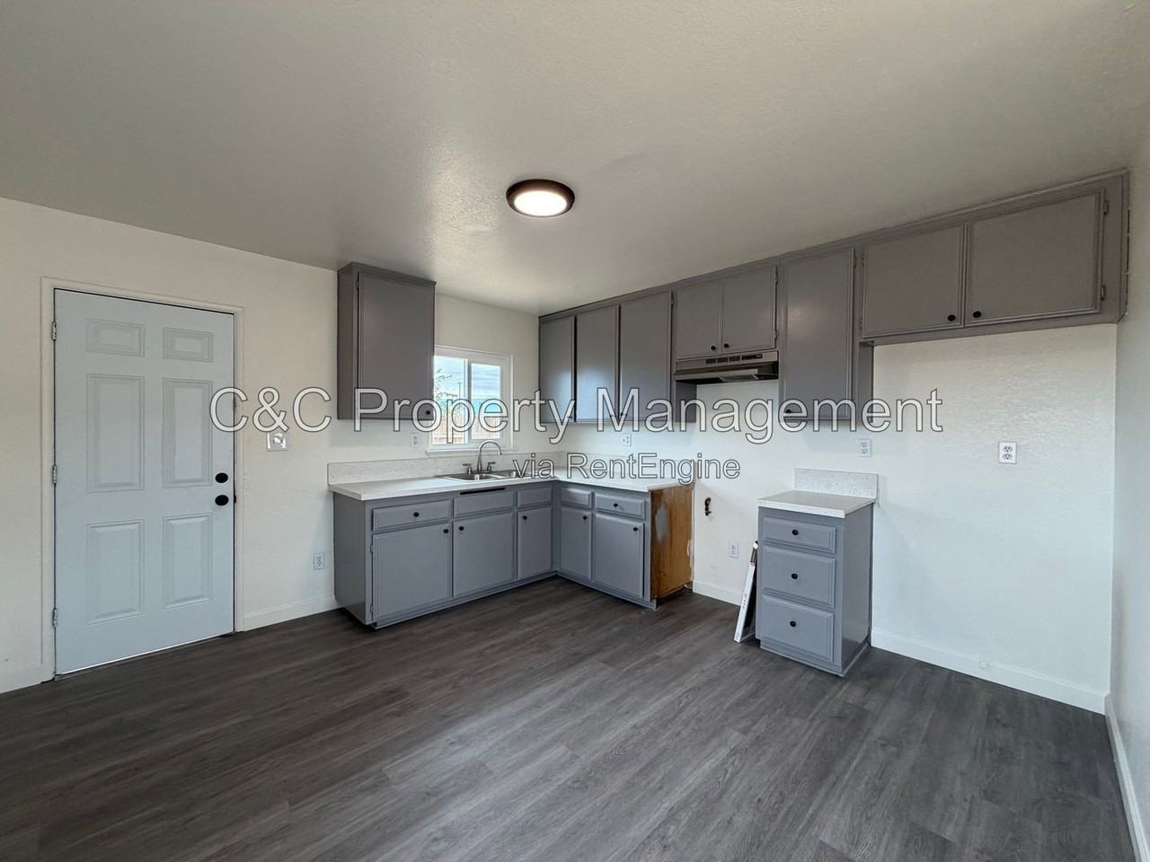 21490 Bear Valley Rd #A - Photo 2 of 8