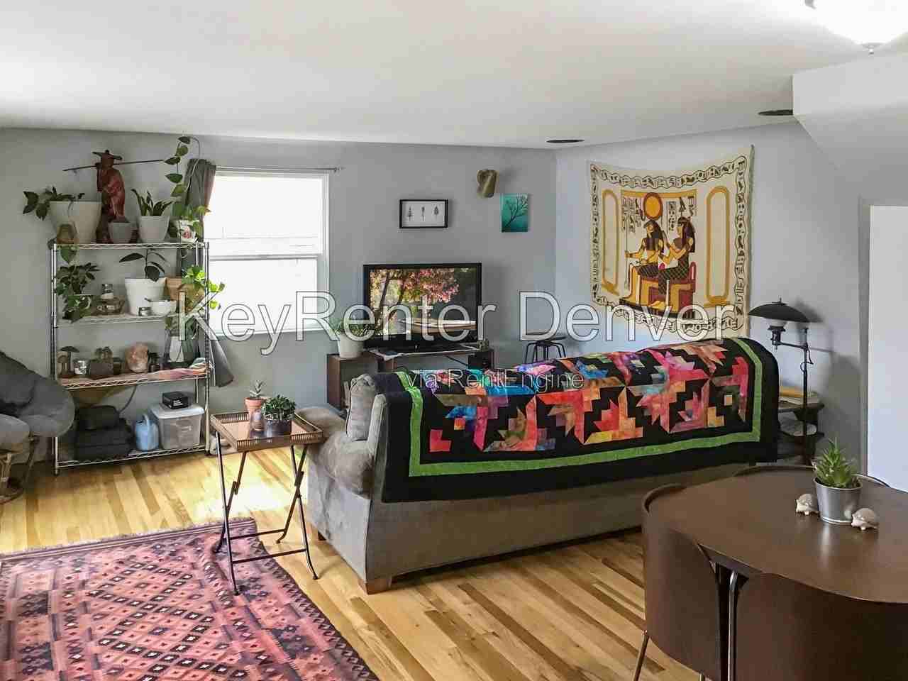 812 5th St #C - Photo 2 of 16