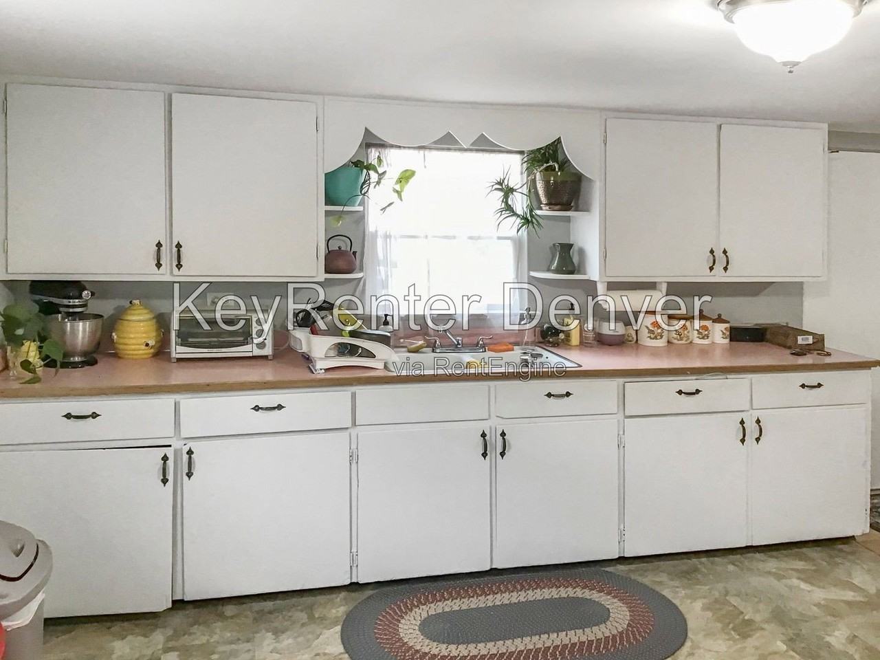 812 5th St #C - Photo 3 of 16