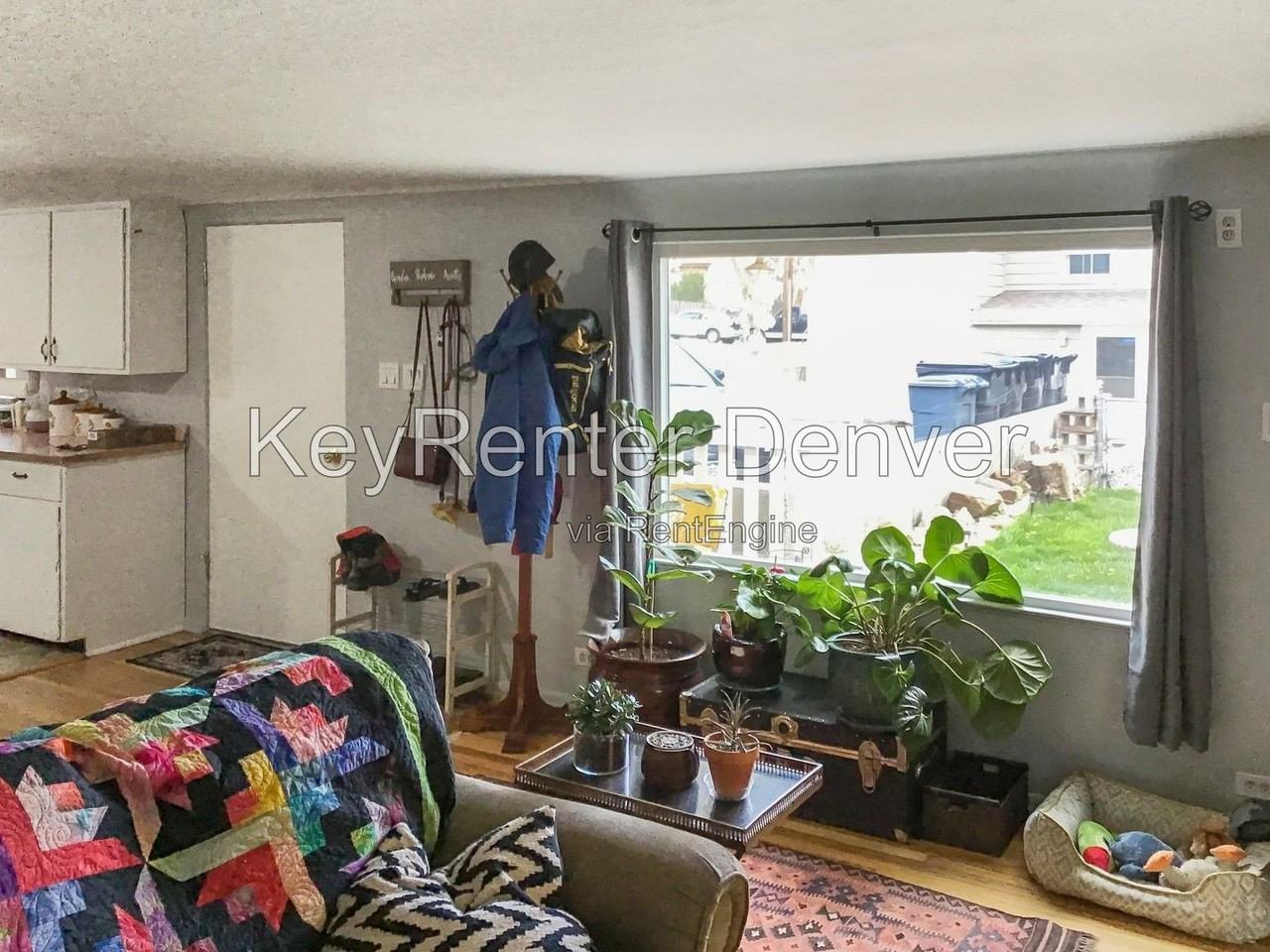 812 5th St #C - Photo 5 of 16