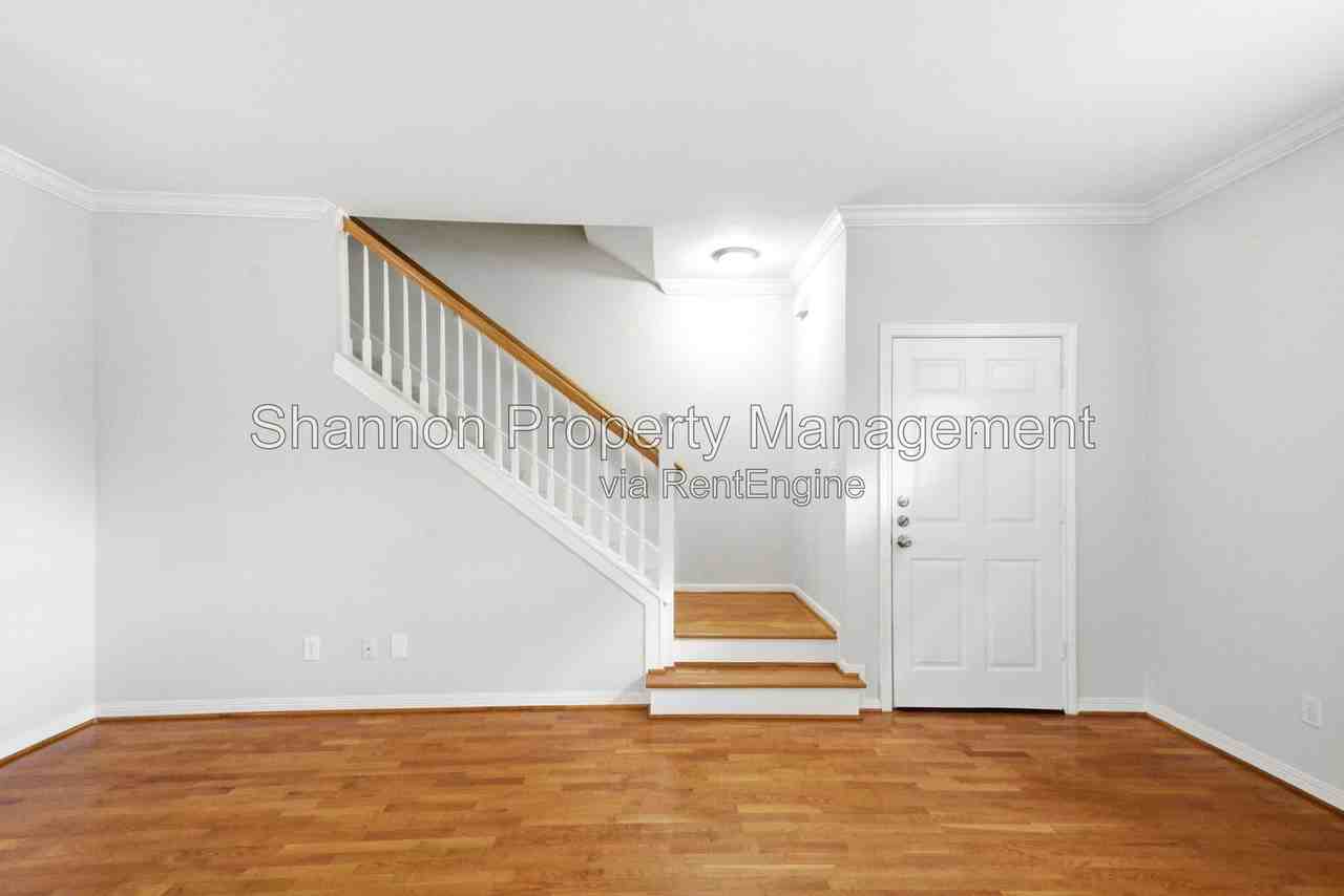 2409 North Blvd #A - Photo 3 of 24