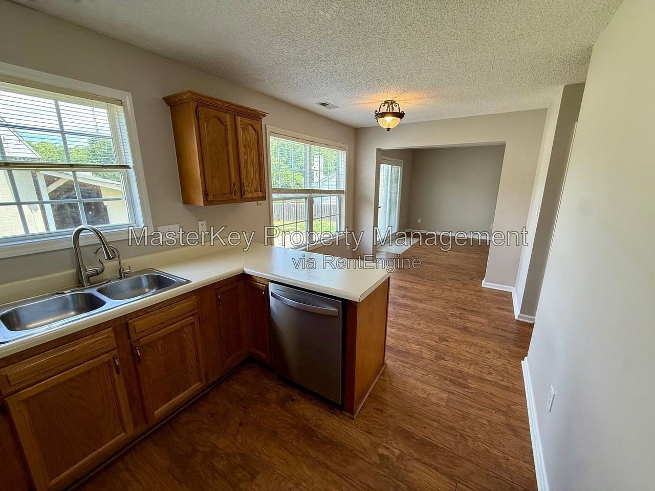 703 Swan Hill Ct - Photo 4 of 23