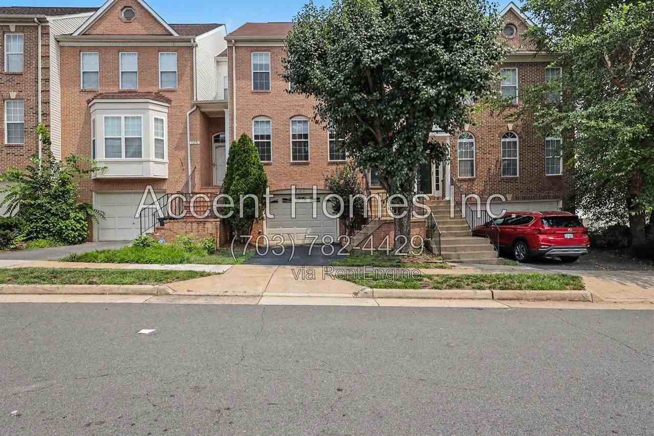 21217 Millwood Sq