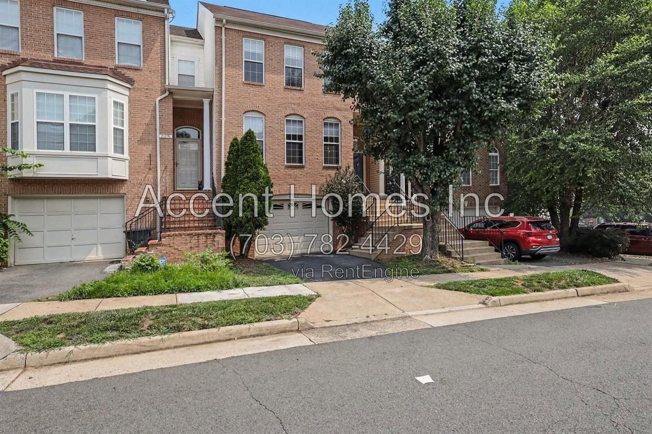 21217 Millwood Sq - Photo 2 of 37