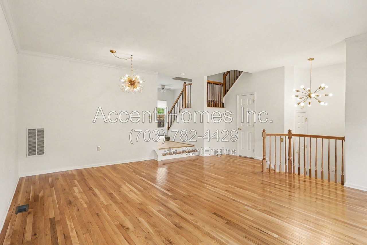 21217 Millwood Sq - Photo 5 of 37