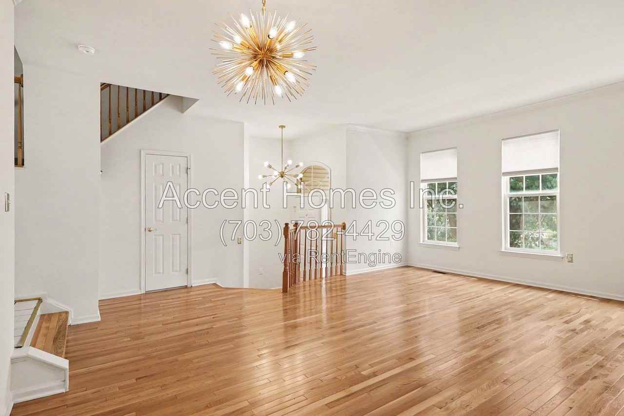 21217 Millwood Sq - Photo 6 of 37