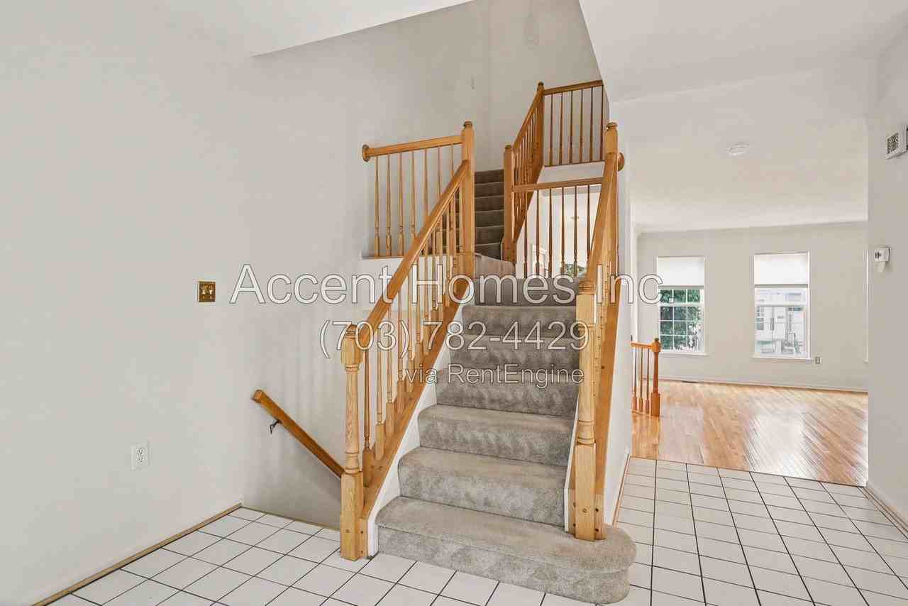 21217 Millwood Sq - Photo 7 of 37