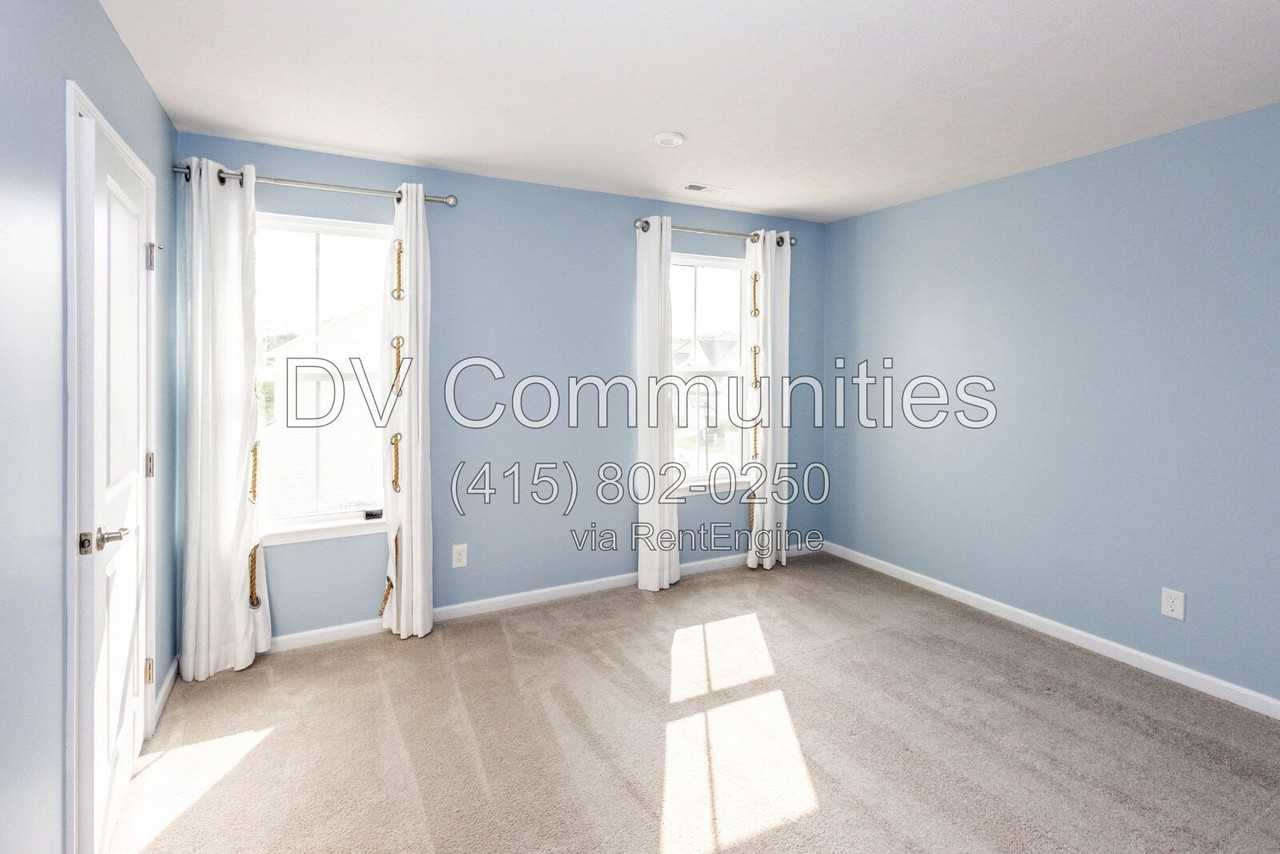 7226 Hillsview Dr - Photo 2 of 24