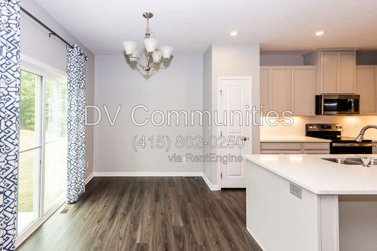 7226 Hillsview Dr - Photo 4 of 24