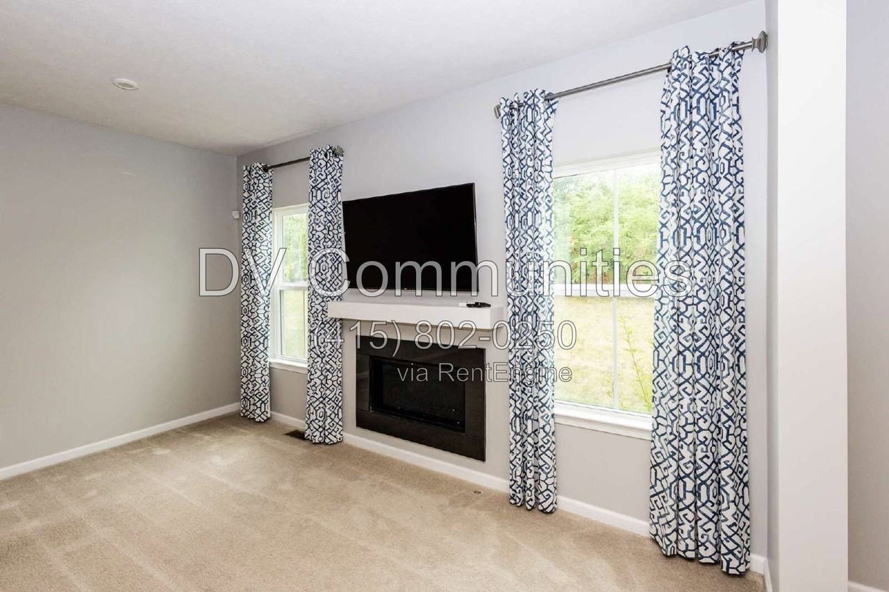 7226 Hillsview Dr - Photo 5 of 24