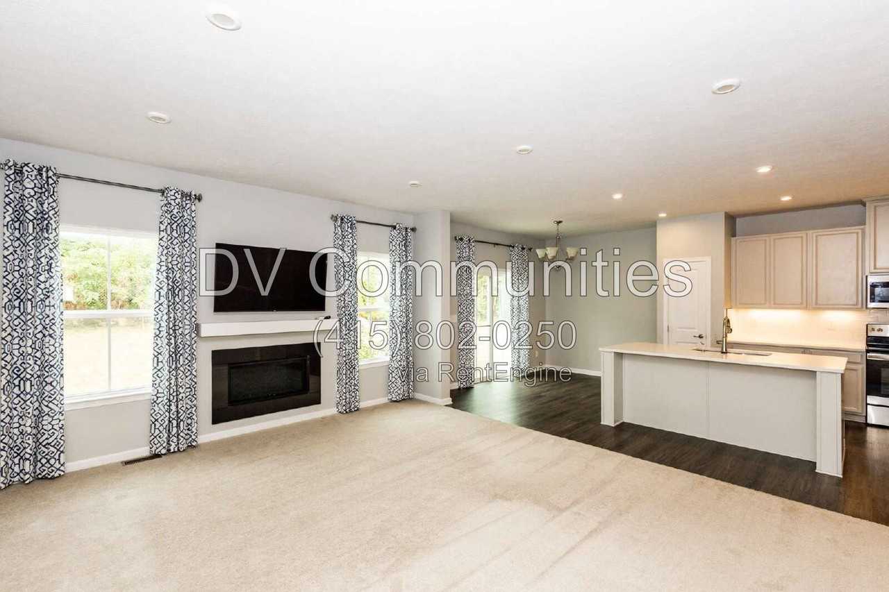 7226 Hillsview Dr - Photo 6 of 24