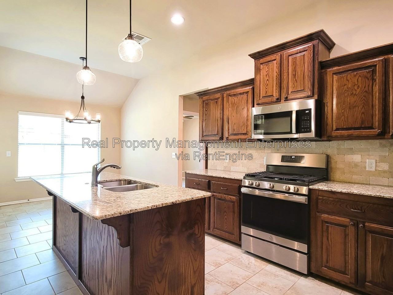 4500 Oasis Ct - Photo 7 of 24
