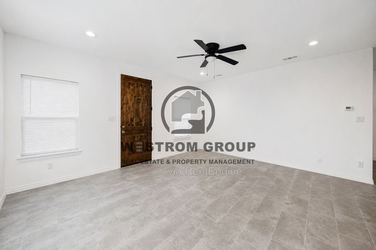 709 S Church St - Photo 6 of 34