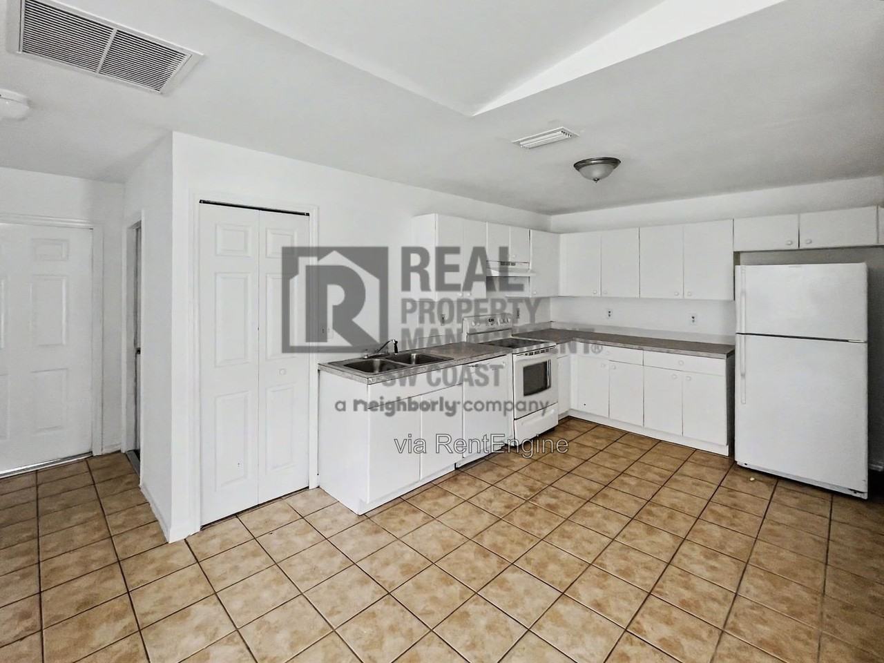 1135 Harry Ave S - Photo 6 of 16