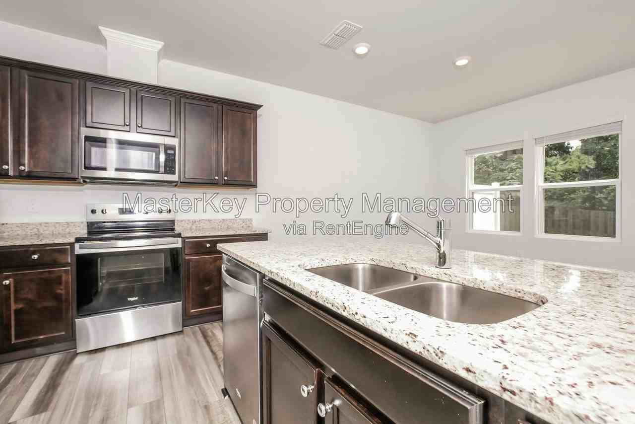 804 Mckenzie Park Ter - Photo 5 of 33