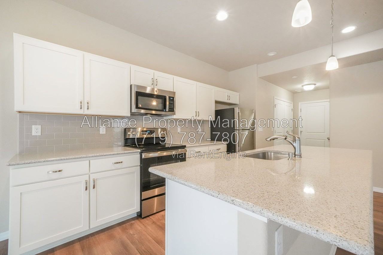 7851 Lathrop Vw - Photo 7 of 50