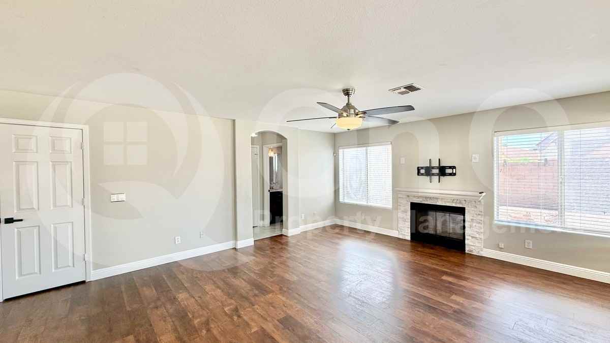 5124 W Geronimo St - Photo 4 of 30