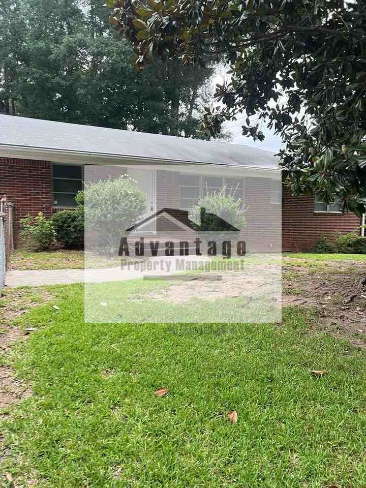1618 Patricia Dr - Photo 2 of 18