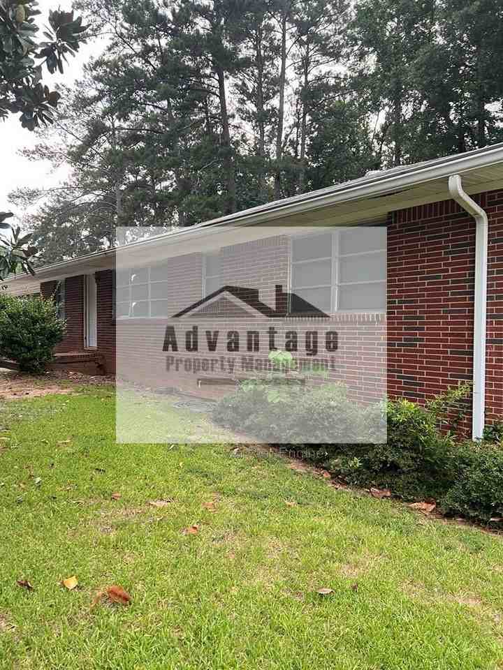 1618 Patricia Dr - Photo 3 of 18