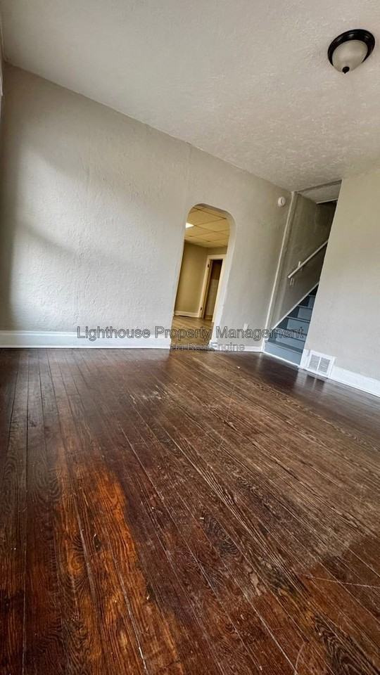 871 Wood St - Photo 3 of 20