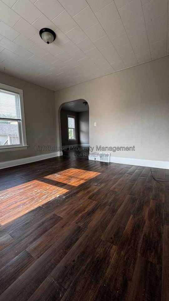 871 Wood St - Photo 5 of 20