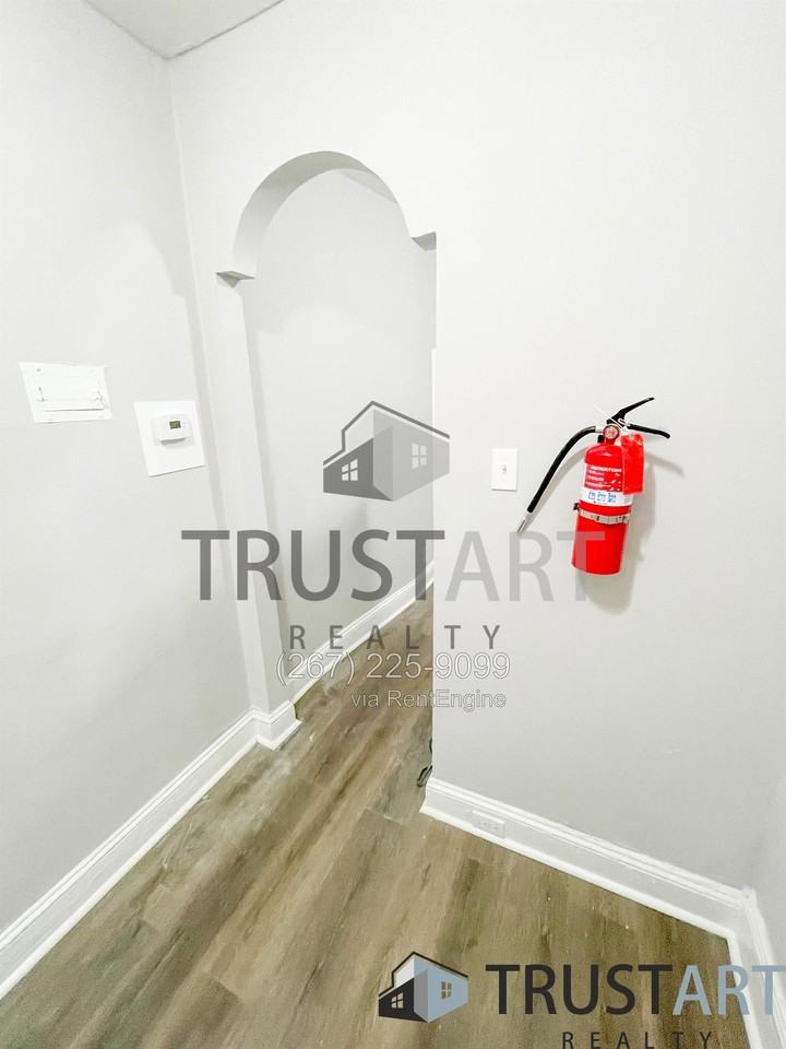 2321 N 25th St #1 - Photo 4 of 11
