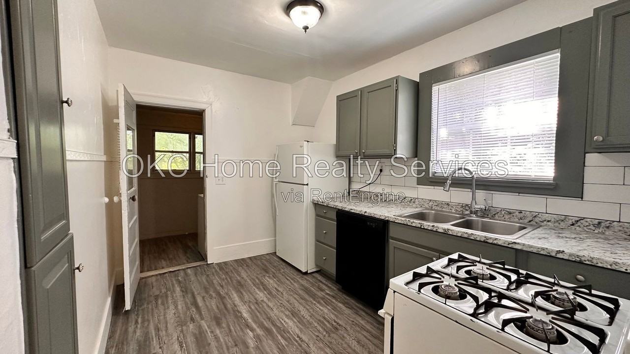 2316 Nw 38th St - Photo 5 of 19