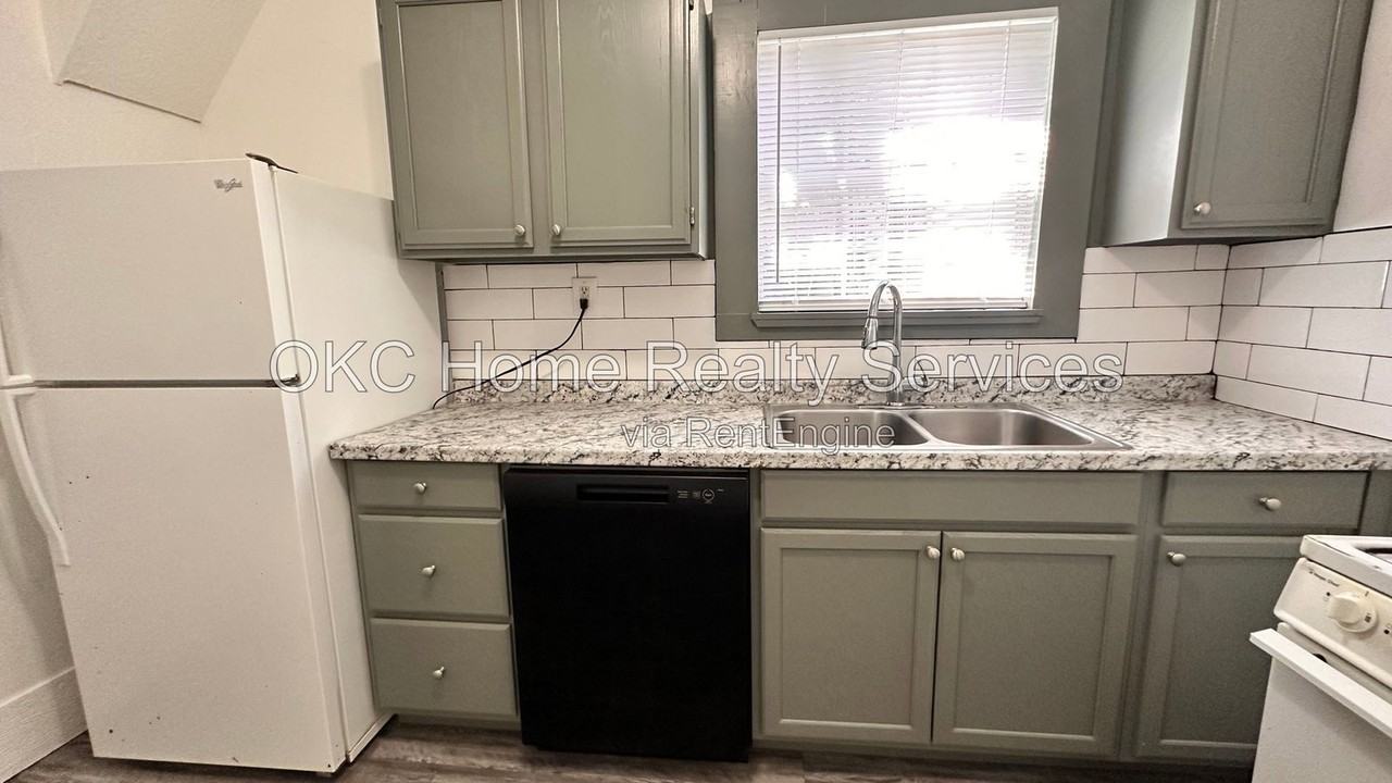 2316 Nw 38th St - Photo 6 of 19