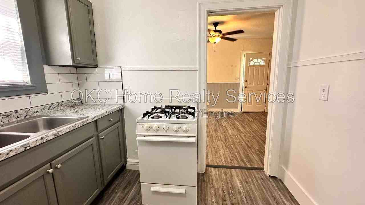 2316 Nw 38th St - Photo 7 of 19